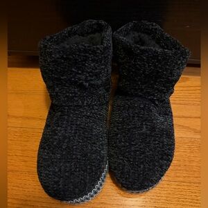 Cozy Muk Luks Black Slipper Boots